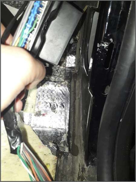Вода в салоне Эскалейд 3 (7)